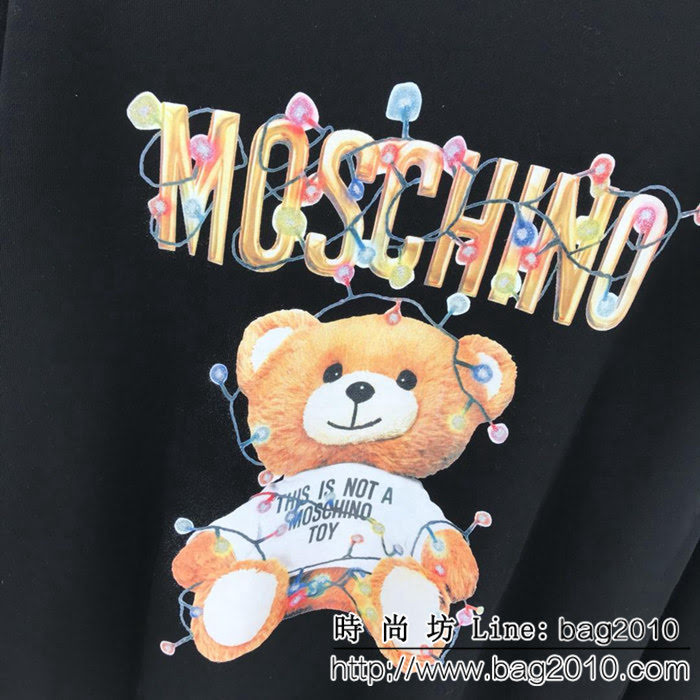 MOS莫斯奇諾 18ss 小熊彩燈耶誕節限量款圓領衛衣 純棉加絨面料 保暖性高 高版本男女同款 ydi2352